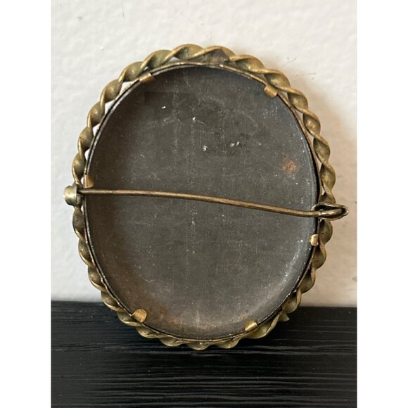 Antique Brooch Portrait of a Pompadour Lady Wearing a Hat Oval Frame Patina - Picture 5 of 10